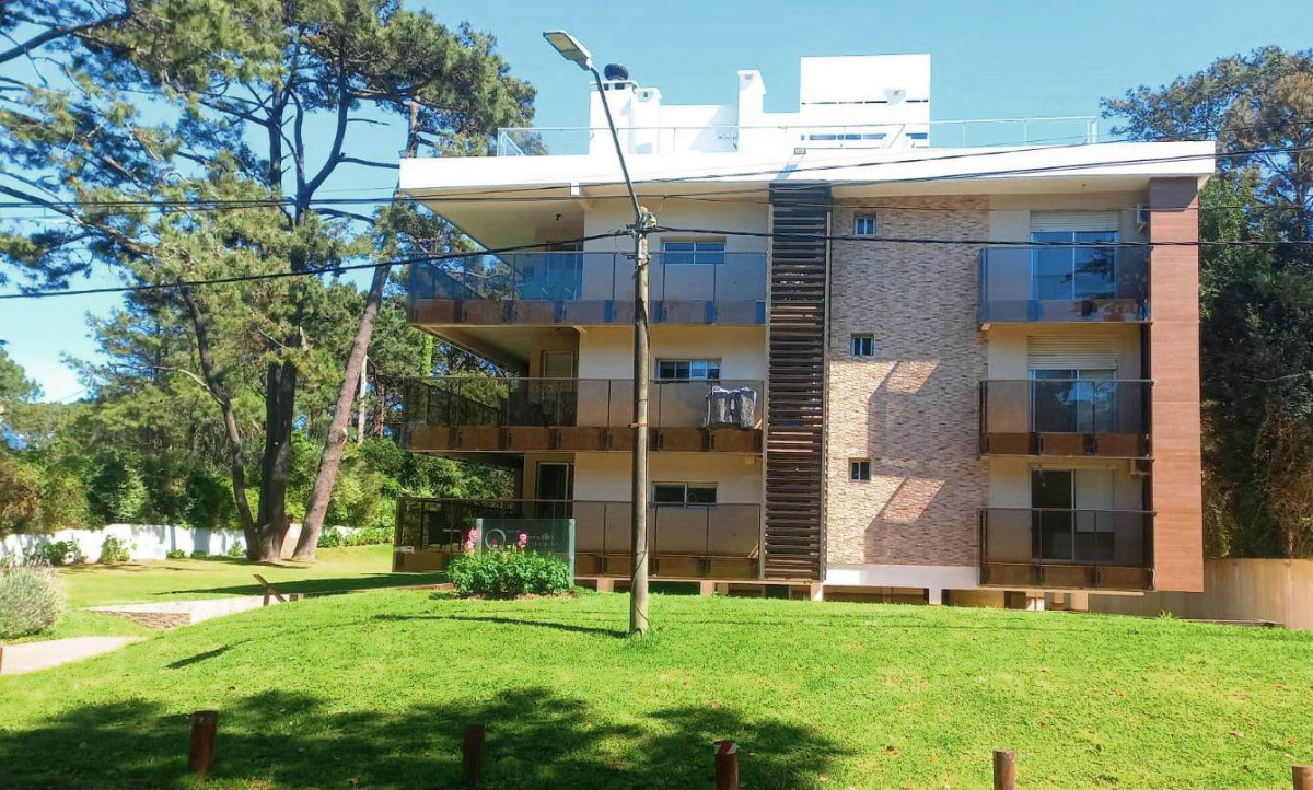 Imagen de Apartamento en venta a metros de Playa Brava