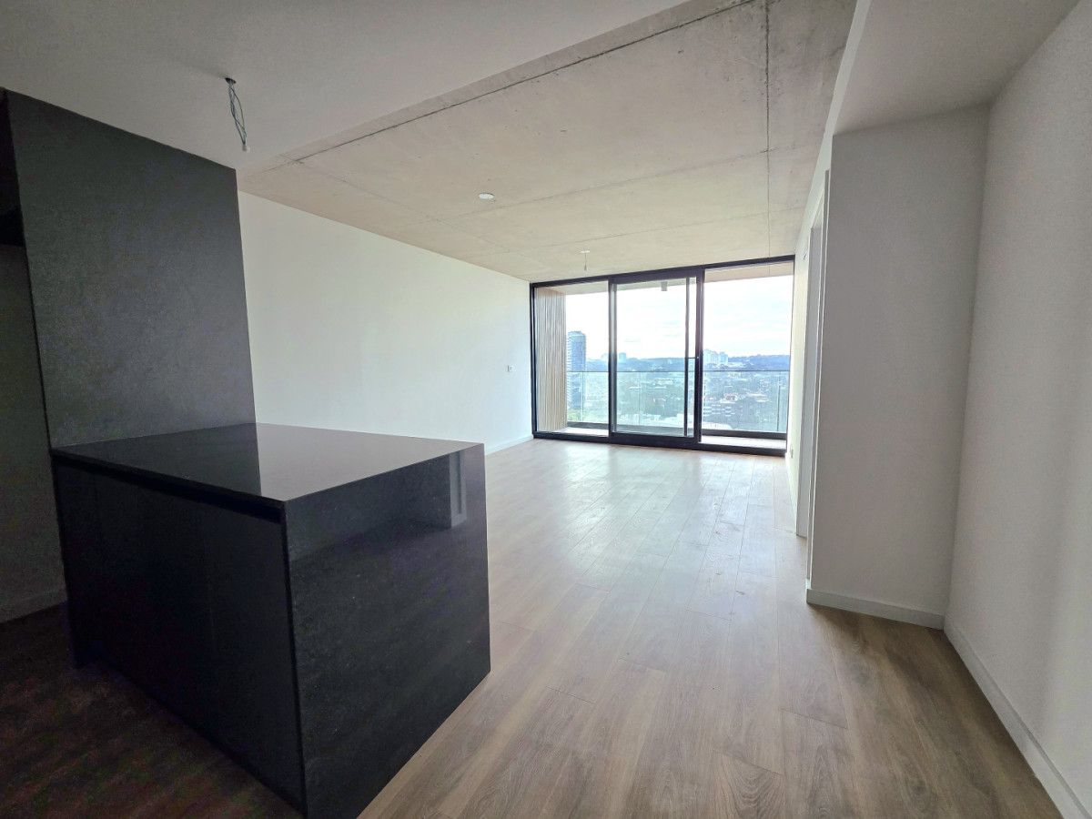 Venta 1 dorm piso alto en torres del este