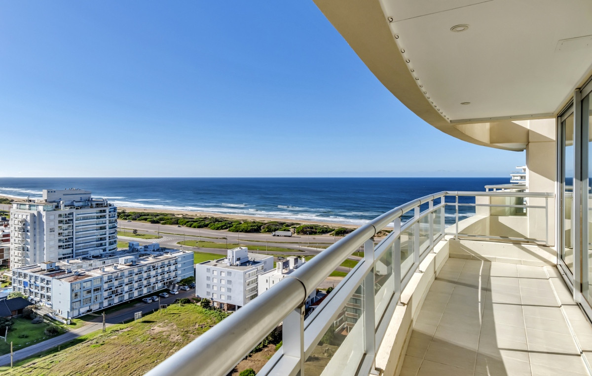 APARTAMENTO 3 DORMITORIOS Y SERVICIO CON VISTA AL MAR 
