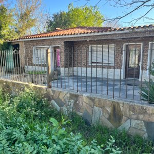 Gran Terreno con Casas a Reformar 3 Padrones Paso de la Arena Montevideo V