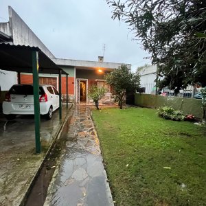 Venta  Casa con Garaje y dos Apartamentos al fondo rentados Carrasco Norte Montevideo V