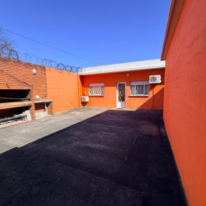 Venta Casa 2 Dormitorios y Escritorio con Garaje Pérez Castellanos Montevideo V 