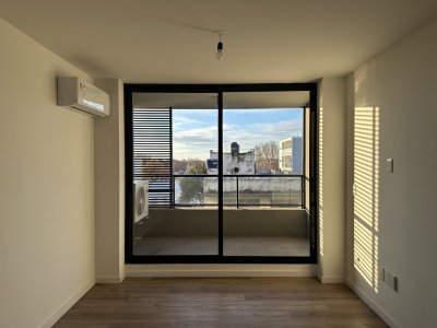 Alquiler apartamento 2 dormitorios, Balcón. Tres Cruces. Nostrum Plaza 2.
