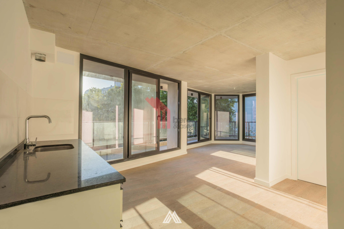 VENTA APTO 1 DORM CORDON SUR PARRILLERO Y GARAJE CON BOX