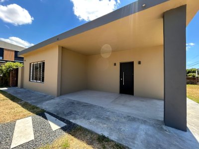 VENTA CASA PADRON UNICO  2 DORMITORIOS BARRA DE CARRASCO 
