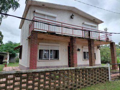 Venta Casa 4 dormitorios, 2 baños, Santa Ana, Canelones