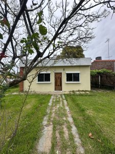 Venta Casa 2 dormitorios. Carrasco Norte, Amplio terreno 636 m2
