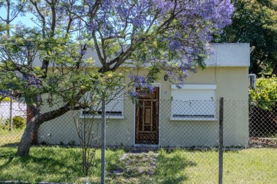 Venta Casa 2 dormitorios. Carrasco Norte, Terreno 636 m2