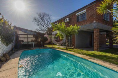 Venta Casa 3 Dormitorios Barra De Carrasco Con Piscina Y 4 Cocheras