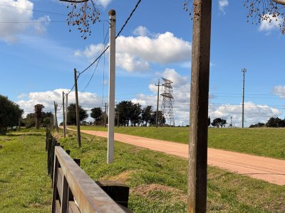 Venta campo 4 has, casa, galpón, agua, Melilla