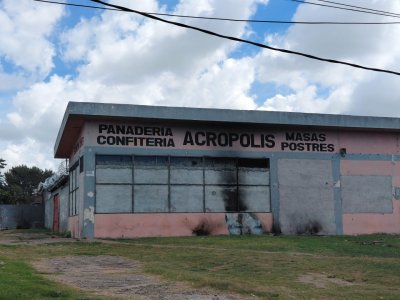 Venta local esquina Jardines del Hipodromo