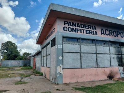 Venta local esquina Jardines del Hipodromo