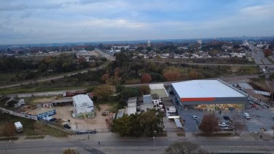 Venta Local comercial, con gran terreno sobre Avenida, Barrio Sayago