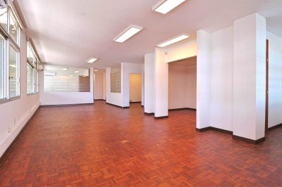 Alquiler gran oficina en Ciudad Vieja