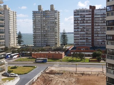 Edificio Emblemático de Playa Brava, con la mejor ubicación 