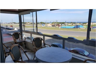 Apartamento en Brava, 3 dormitorios con vista al mar y a la calle