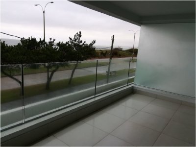 Apartamento en Mansa, 3 dormitorios en suite primera línea al mar