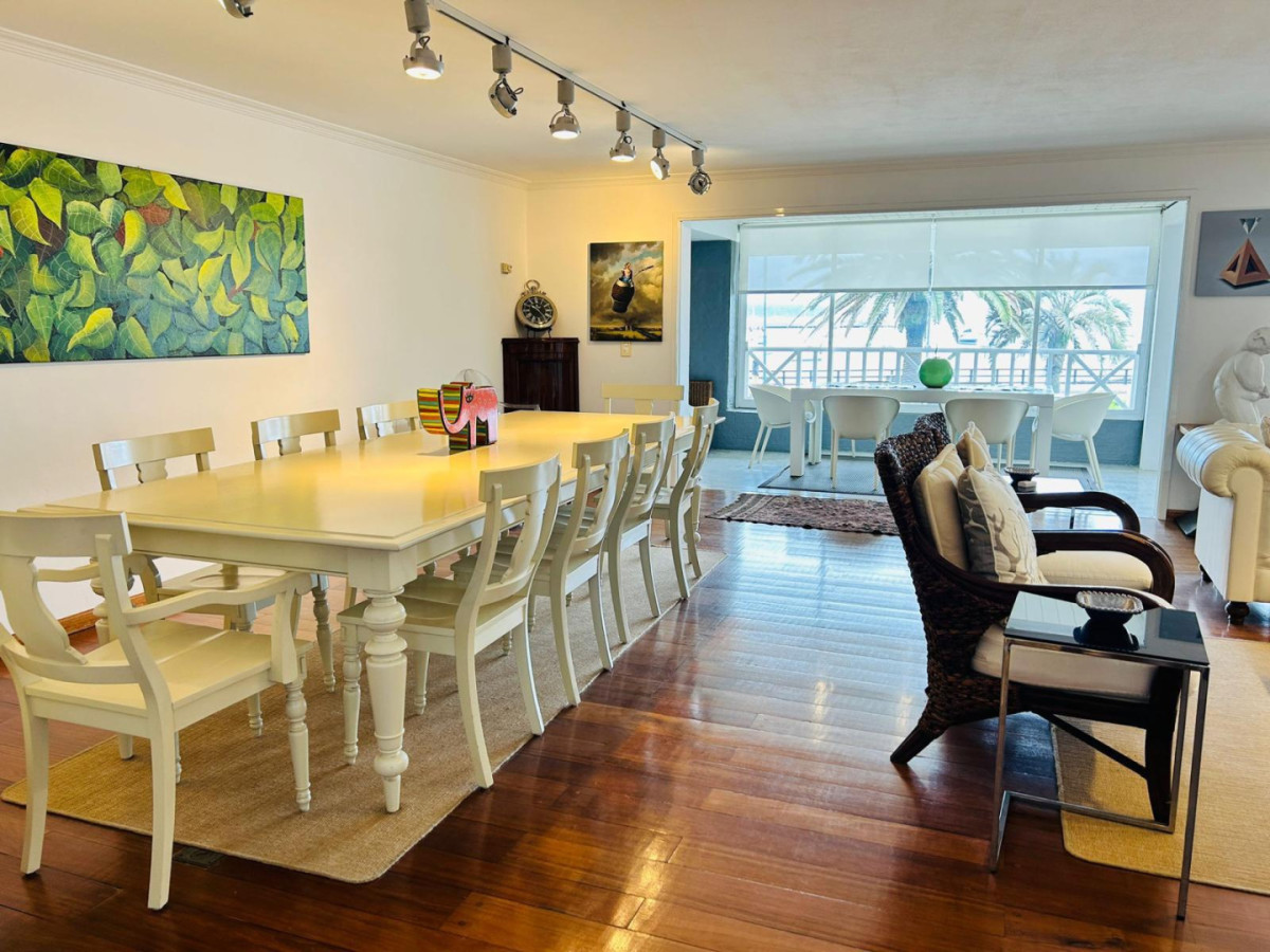 APARTAMENTO FRENTE AL PUERTO DE PUNTA DEL ESTE, EDIFICIO NEW PORT UNIDAD 102