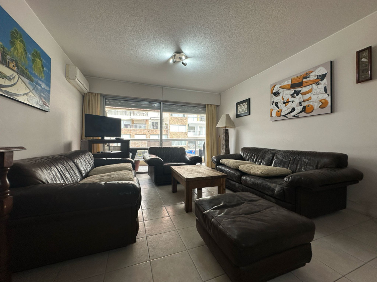 Departamento en VENTA, tres dormitorios.