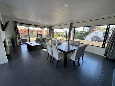 Hermosa casa en alquiler temporal, Pinares, punta del este.