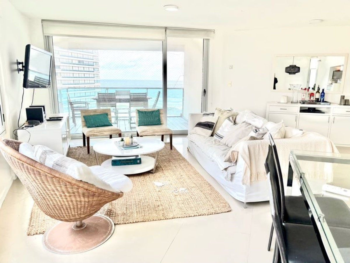 Imagen de Penthouse en Torre Ô - Terraza exclusiva frente al mar | Playa Brava