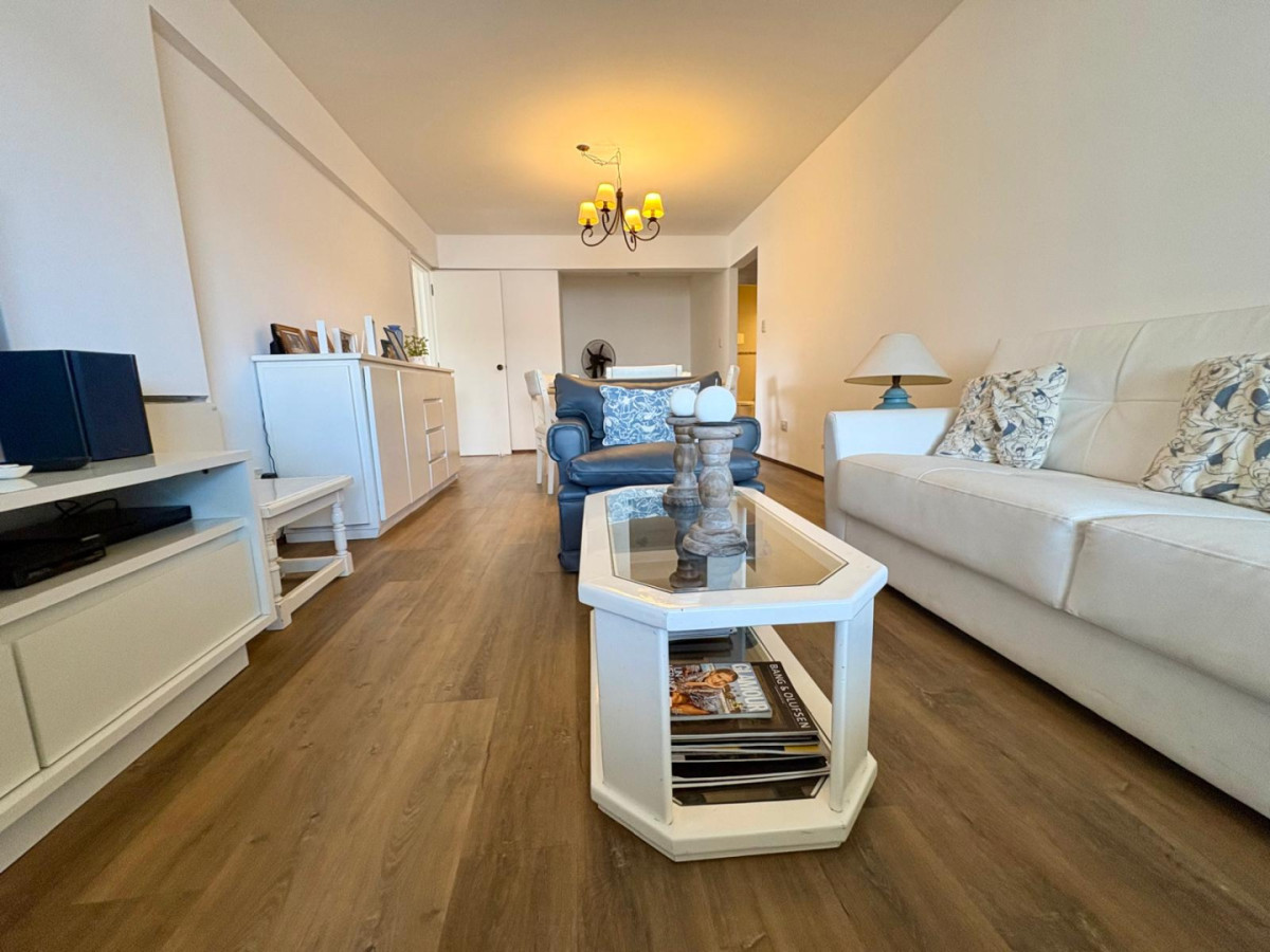 Imagen de Apartamento en primera línea de Playa Mansa - Edificio Ilha Bella
