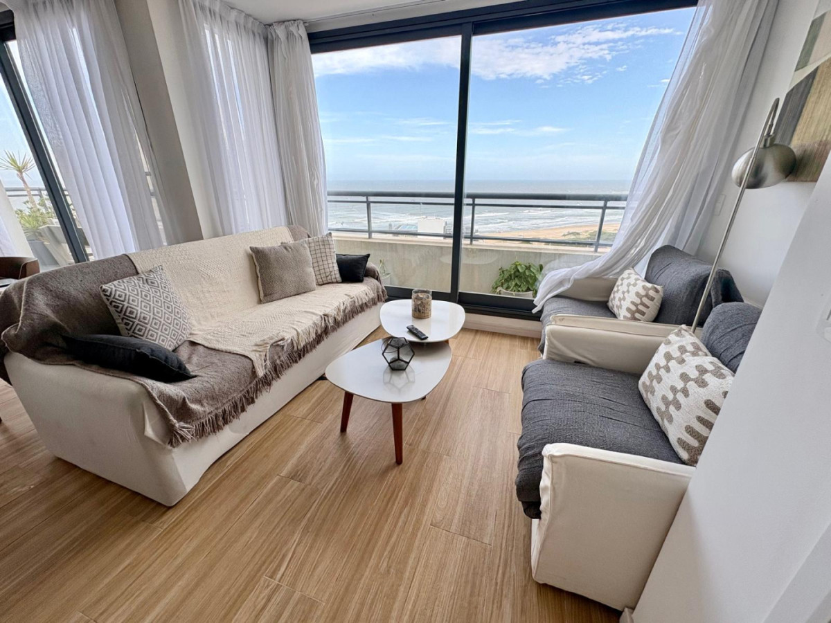 Penthouse con increíbles vistas al mar en Playa Brava