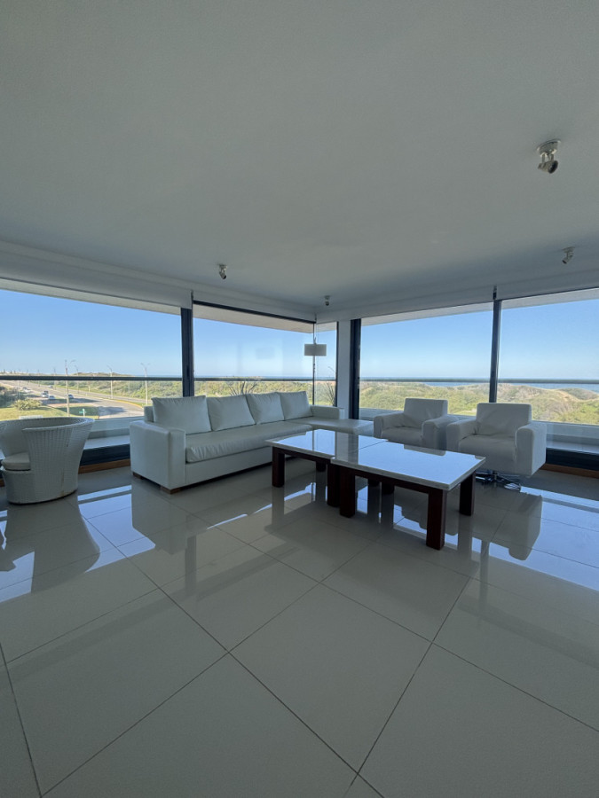 Imagen de Playa Brava frente al mar Pda 31 | Planta Esquinera de 3 Suites | Punta del Este