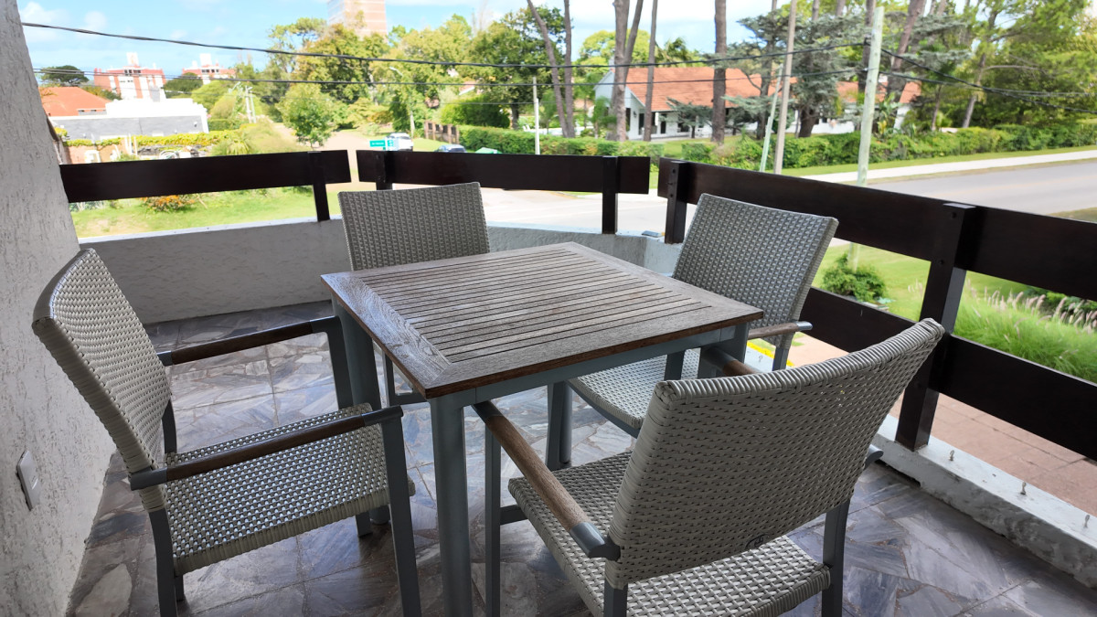 Apartamento 2 dormitorios alquiler anual playa mansa 