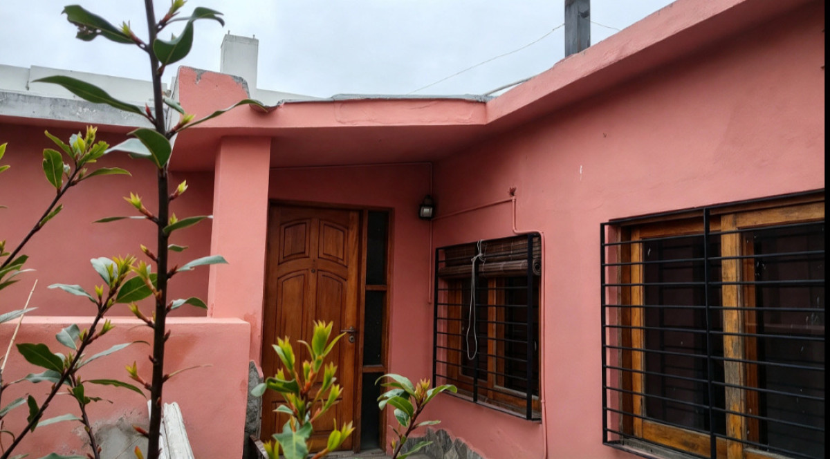 Alquiler Anual Casa en Centro de Maldonado de 2 dormitorios .Grandes ambientes