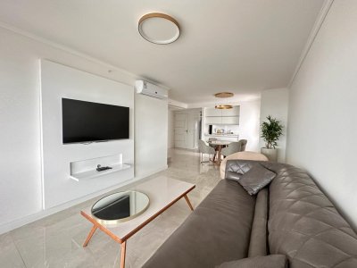 ALQUILER ESPECTACULAR PENTHOUSE EN TORRE DE CATEGORÍA EN PUNTA DEL ESTE 