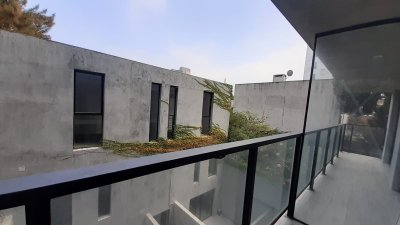 VENTA DE MONOAMBIENTE CON GARAGE EN PUNTA CARRETAS A PASOS DEL MAR