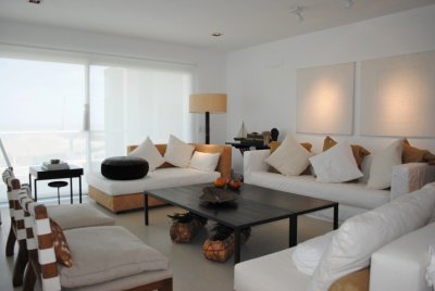 ALQUILER HERMOSO APARTAMENTO 4 DORMITORIOS FRENTE AL MAR