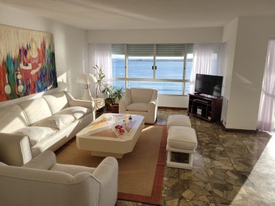 APARTAMENTO FRENTE AL MAR EN PLAYA MANSA, PISO ALTO CON TERRAZA AL FRENTE Y UNA VISTA INCREIBLE.