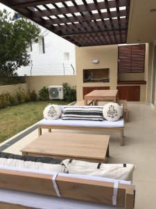 APARTAMENTO EN ALQUILER CON UN LINDO PATIO CON PARRILLERO Y JARDIN SUPER DISFRUTABLE. 