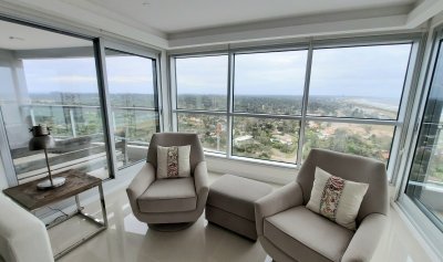 APARTAMENTO EN EDIFICIO DE CATEGORIA CON VISTA AL MAR