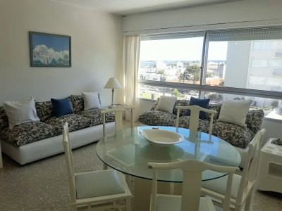 TORRE UBICADA EN PENÍNSULA, AMPLIO LIVING COMEDOR , SON TRES DORMITORIOS, DOS BAÑOS, COCINA Y GARAGE 