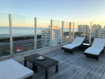 EXCLUSIVO DEPARTAMENTO DE 2 DORMITORIOS CON TERRAZA, PARRILLERO Y JACUZZI PROPIOS