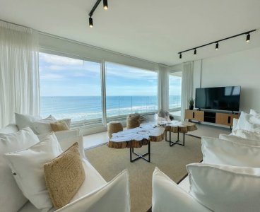 VENTA. ESPECTACULAR APARTAMENTO EN LE PARC 3, PRIMERA LÍNEA DE PLAYA BRAVA