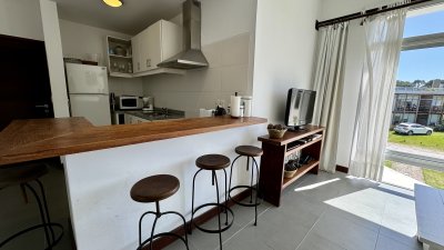 LUMINOSO APARTAMENTO DE 1 DORMITORIO Y AZOTEA PROPIA EN MANANTIALES 