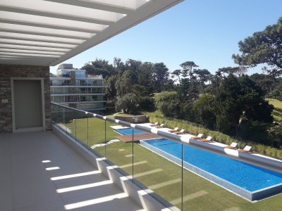 PENTHOUSE DE 3 DORMITORIOS UBICADO EN UNO DE LOS ENTORNOS MAS LINDOS  DE PUNTA DEL ESTE Y A PASOS DE PLAYA BRAVA