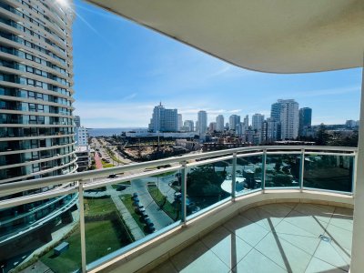 EXCLUSIVO PENTHOUSE DE 3 DORMITORIOS SOBRE AVENIDA CHIVERTA