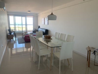 DEPARTAMENTO EN EDIFICIO DE CATEGORIA CON VISTA AL MAR