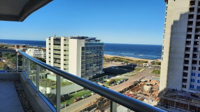 DEPARTAMENTO DE 3 DORMITORIOS EN LA BRAVA EN EDIFICIO DE CATEGORIA