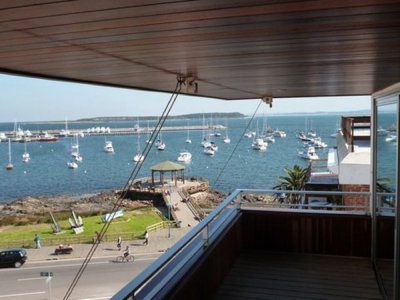 ALQUILER INVERNAL Y TEMPORADA DE VERANO, FRENTE AL PUERTO DE PUNTA DEL ESTE, CON HERMOSA VISTA AL MAR 