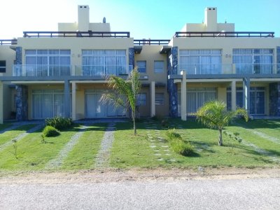 APARTAMENTO EN ALQUILER TEMPORADA ZONA DE MANANTIALES 