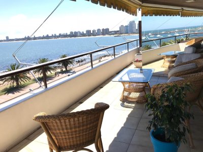 DIVINO PENTHOUSE EN PENINSULA FRENTE AL MAR , TERRAZA EXCLUSIVA CON PARRILLERO PROPIO, JACUZZI , PARA DISFRUTAR DE UNAS BUENAS VACACIONES. 