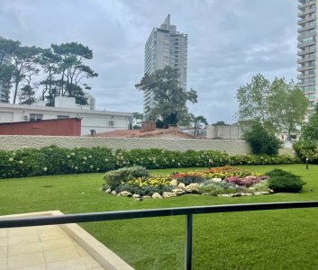 ALQUILER ANUAL DE APARTAMENTO DE 4 DORMITORIOS. PUNTA DEL ESTE