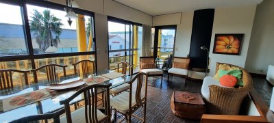 APARTAMENTO DE 3 DORMITORIOS EN LA PENÍNSULA CON BALCON AL FRENTE Y VISTA AL MAR