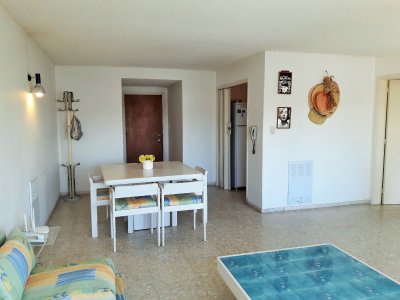 AMPLIO APARTAMENTO UBICADO EN ZONA DE PENÍNSULA, DOS DORMITORIOS , UNO EN SUITE , DOS BAÑOS , Y GARAGE